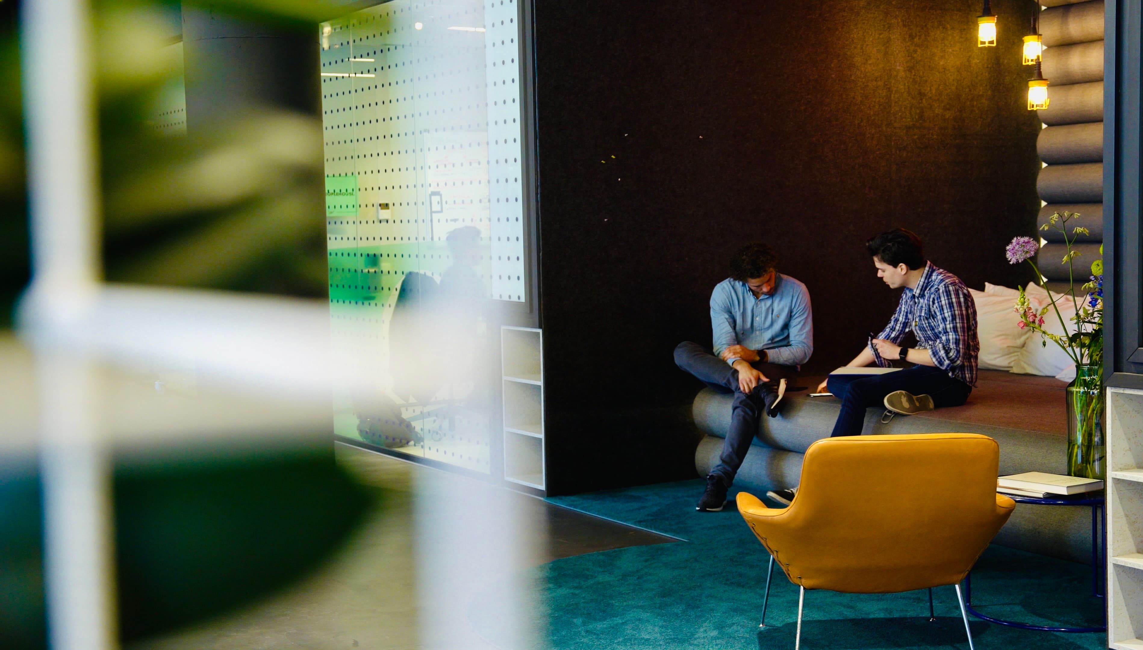 Jeroen interviewing a customer